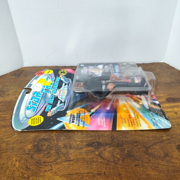 Playmates 1994 Star Trek The Next Generation LT. WORF IN RESCUE OUTFIT, TNG - Picture 3 of 4